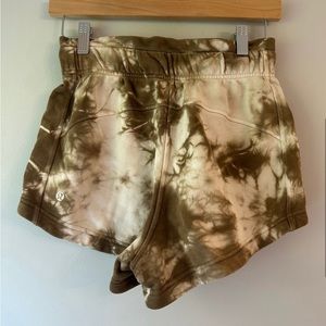 Lululemon Inner Glow Short 3" Earth Dye Sand